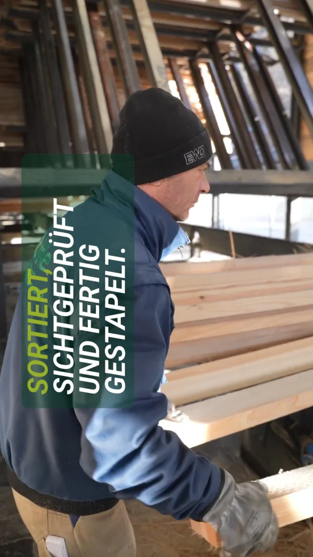 SORTIERT & KONTROLLIERT

Vermessen mit Infrarotsensoren, ab in die Sortierboxen – und
bevor gestapelt wird, nochmals visuelle Qualitätskontrolle
durch unser Team.

#Sortierung #Qualitätskontrolle #Infrarotsensoren
#Holzqualität #Teamarbeit