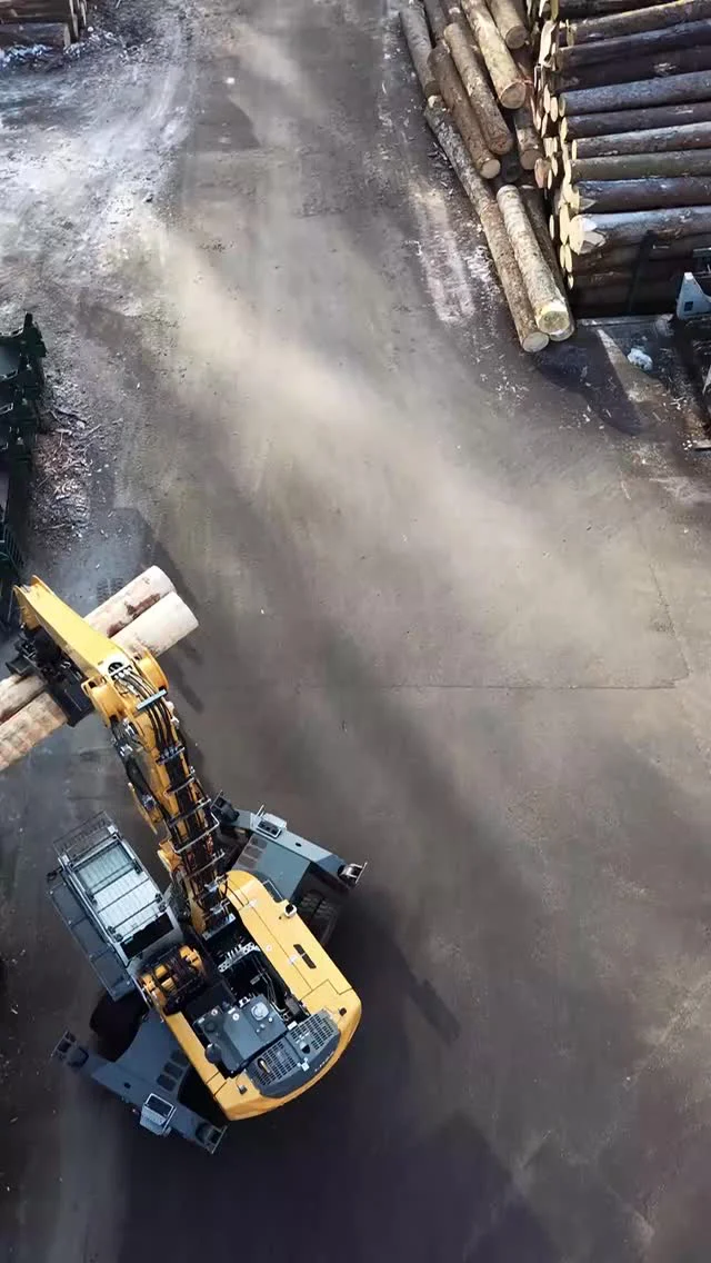 VOM WALD DIREKT ZU UNS

Wir zeigen euch den Weg der Stämme auf unserem Platz,
von der massiven Anlieferung bis zur Vorbereitung für den Einschnitt.

Bei Sägewerk Echtle setzen wir konsequent auf Holz von der Weißtanne aus heimischen Wäldern. Jeder Stamm wird bei uns sorgsam begutachtet und für die weitere Verarbeitung perfekt positioniert. 

Das ist die Basis für alles, was wir fertigen.
Ein wertbeständiger Rohstoff aus der Region, verarbeitet mit modernster Technik und jahrzehntelanger Erfahrung.

#SägewerkEchtle #Rundholz #Schwarzwald #Regionalität #Weißtanne
