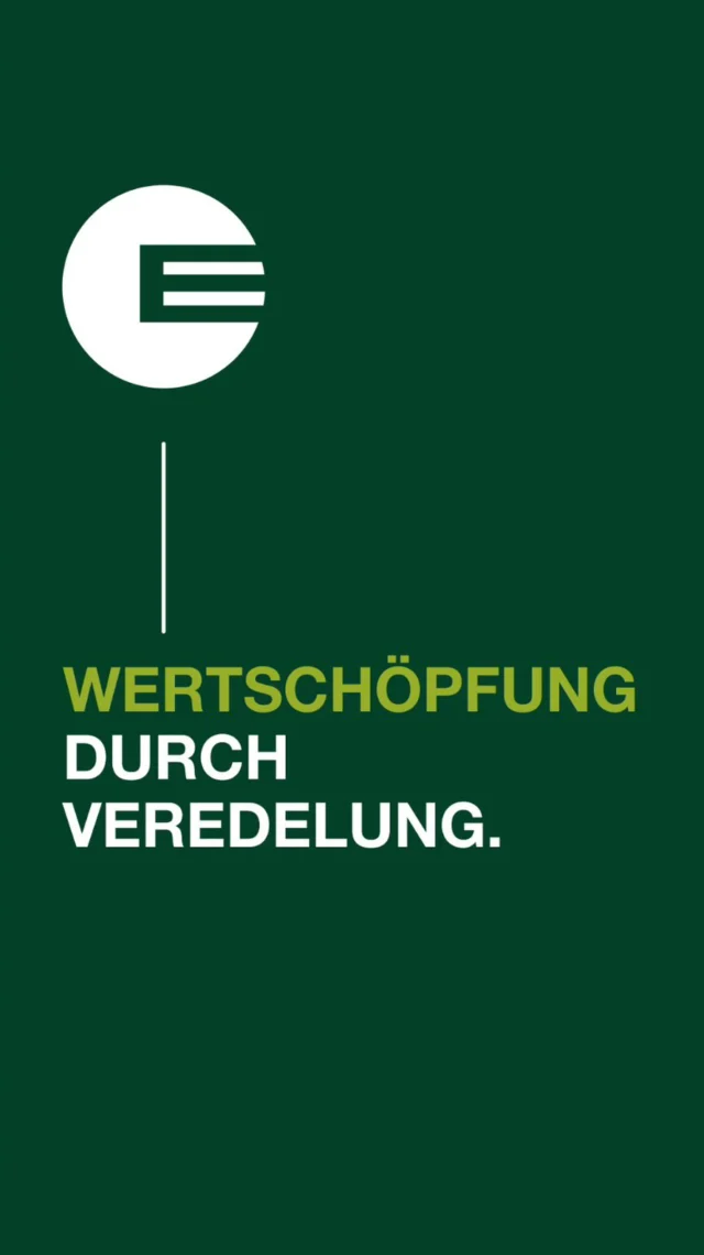 WERTSCHÖPFUNG DURCH VEREDELUNG

In der Plattenfertigung führen wir unsere qualitätsgeprüften Lamellen zu massiven Einheiten zusammen. Hier entsteht ein High-End-Produkt, das höchste Ansprüche an Stabilität und Ästhetik erfüllt.

Durch präzise Verleimung und modernste Presstechnik fertigen wir Massivholzplatten, die die natürliche Kraft des Holzes bewahren und technisch perfektioniert sind. 

Jeder Arbeitsschritt in unserer Plattenproduktion ist darauf ausgelegt, die maximale Qualität aus dem heimischen Rohstoff herauszuholen.

#SägewerkEchtle #Plattenfertigung #Massivholz #Holzveredelung #Weißtanne